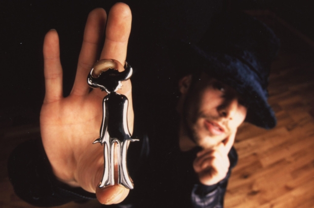 Jamiroquai_-_press_shot_1_-_photo_credit_Midori_Tsukagoshi_KLEIN