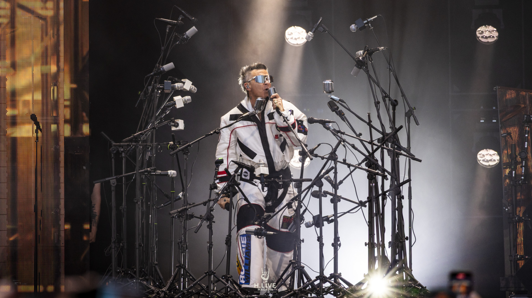 20250630_Robbie-Williams_H-10